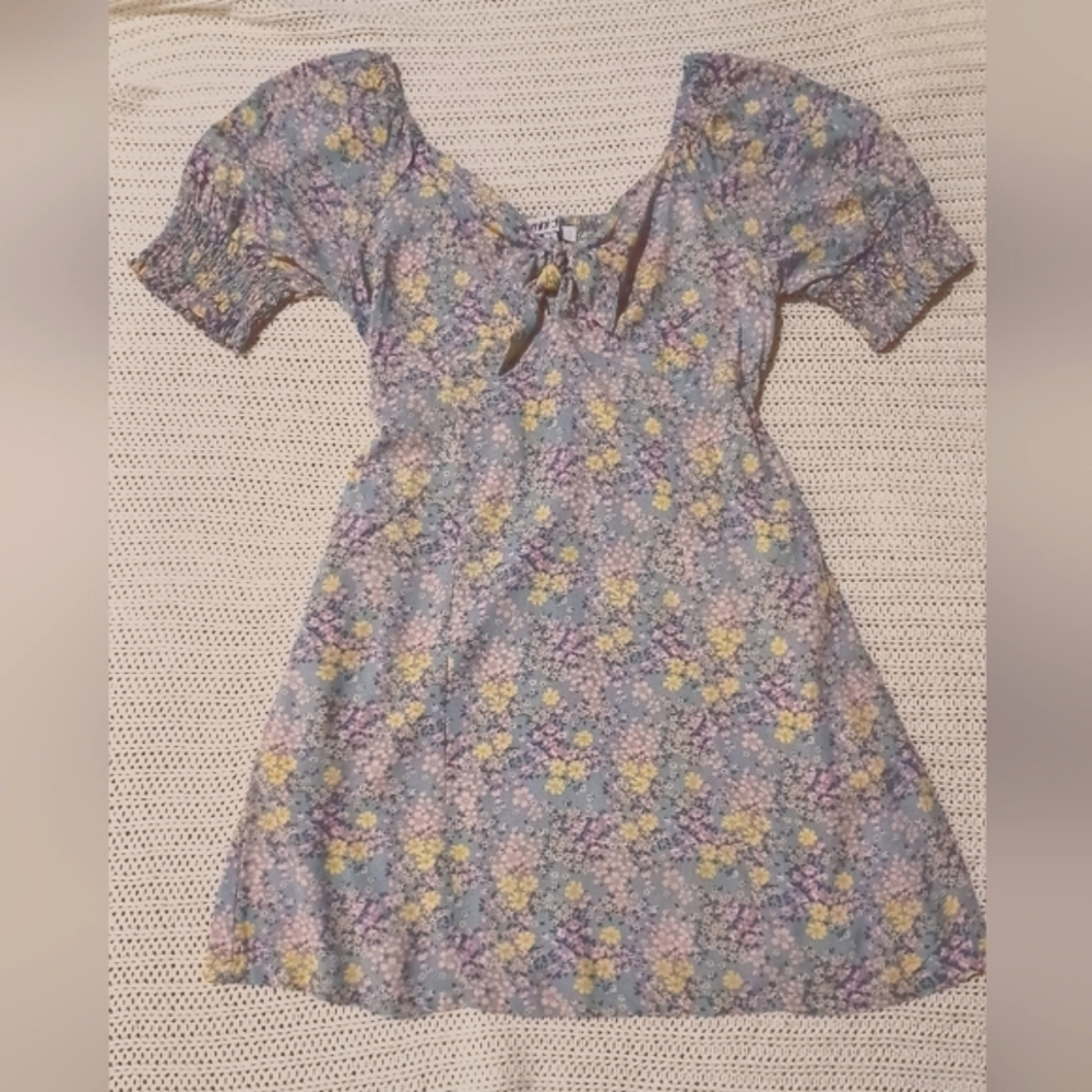 MIMI CHICA: Floral Mini Dress with Pockets